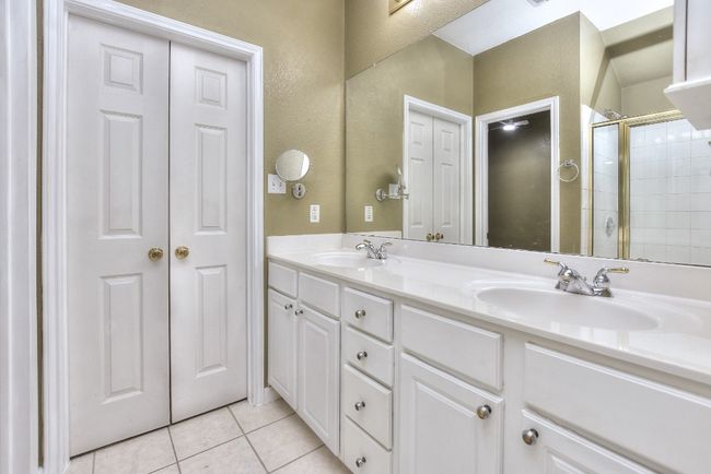 Primary Bathroom | Image 24