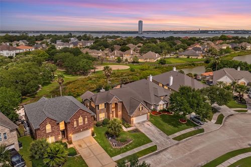 108 Marina Oaks Dr, Kemah, TX, 77565-2692 | Card Image