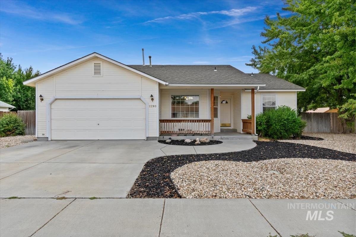 Rosewood St, Mountain Home, ID 83647