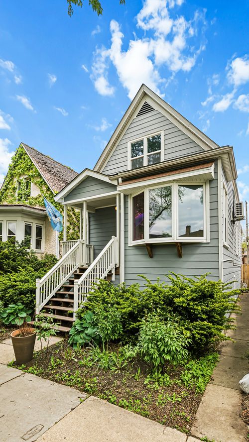 4127 Richmond St, Chicago, IL, 60618-2613 | Card Image
