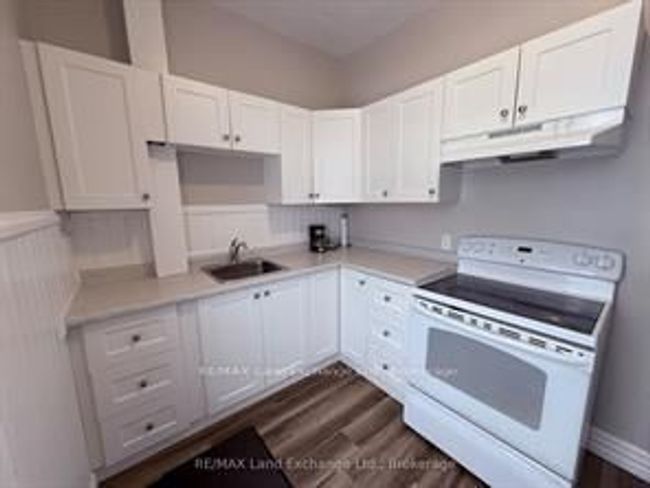 UPPER - 433 Broadway St, Home with 3 bedrooms, 1 bathrooms and 4 parking in Kincardine ON | Image 5