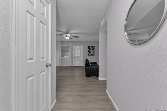 139 Navajo Cir, House other with 3 bedrooms, 1 bathrooms and null parking in Cibolo TX | Image 4