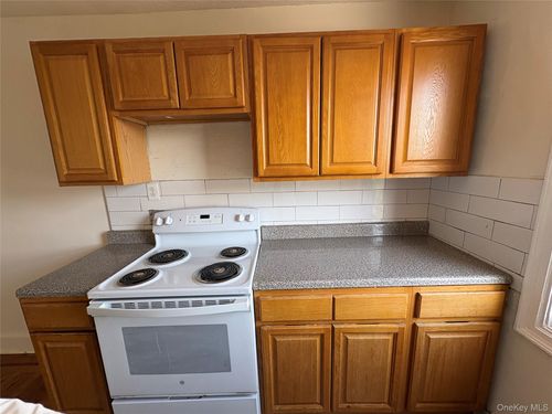 7e-30 Locust Hill Ave, Yonkers, NY, 10701-3081 | Card Image