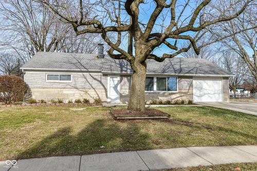 123 Totten Dr, Greenwood, IN, 46143-1121 | Card Image