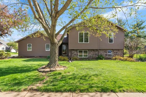 1005 57th Pl, Davenport, IA, 52806-1872 | Card Image