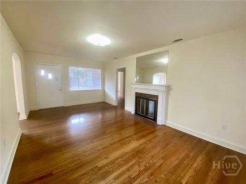 2320 E 39th St, savannah, GA, 31404-3835 | Card Image