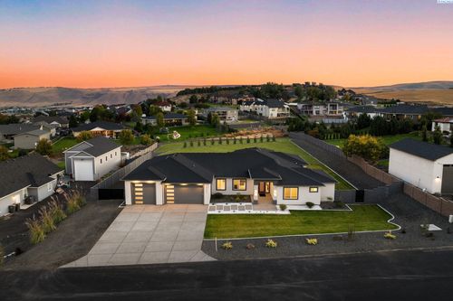 82503 E Wallowa Rd, Kennewick, WA, 99338-4401 | Card Image