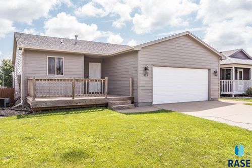 820 S Tanglewood Ave, Sioux Falls, SD, 57106-8404 | Card Image