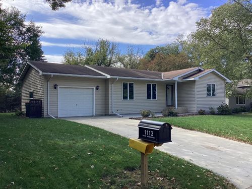 1113 Shore Acres Dr, Albert Lea, MN, 56007-2061 | Card Image