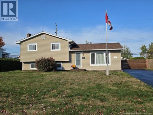17 Shephard Dr, Oromocto, NB, E2V2M2 | Card Image