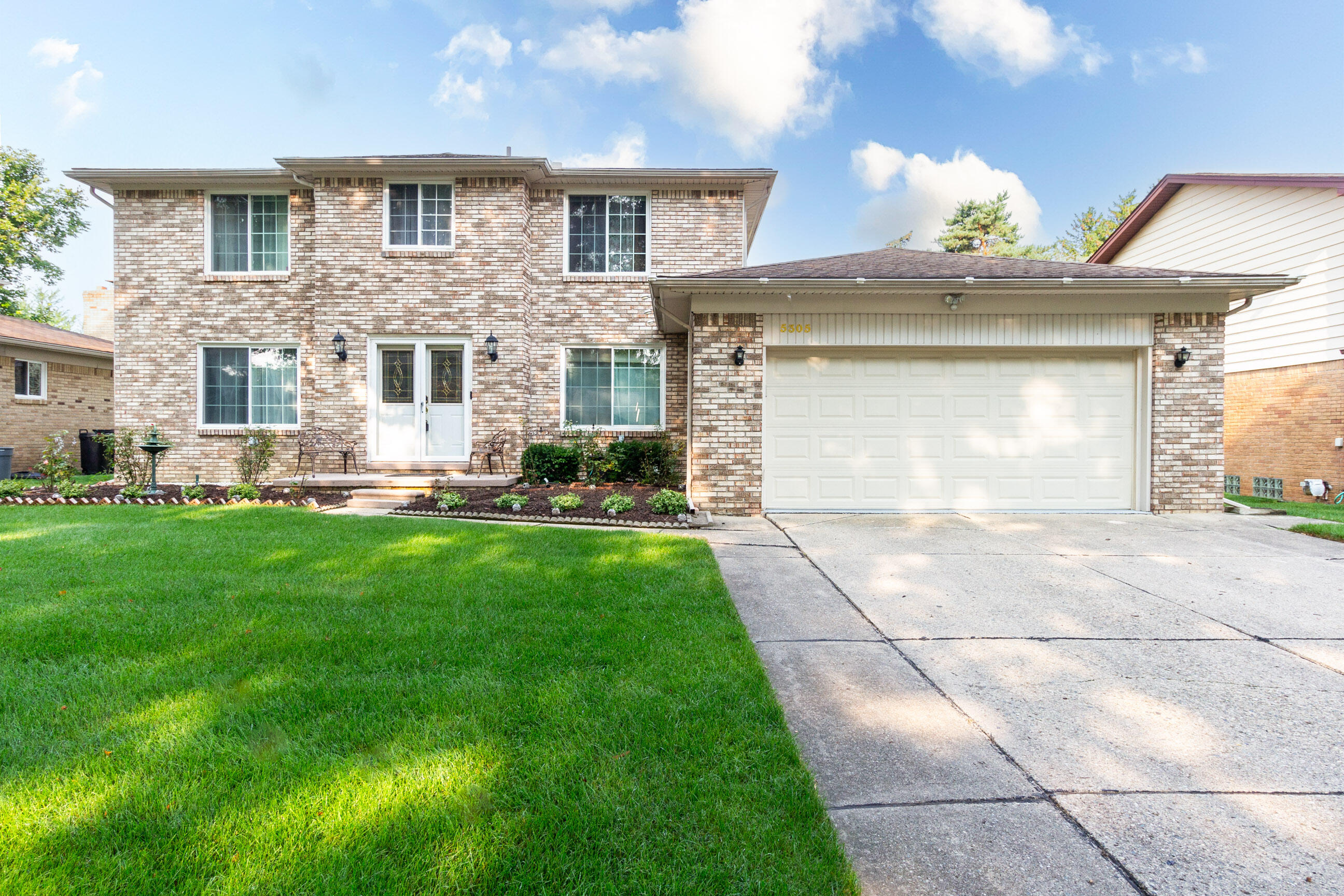 Greendale Dr, Troy, MI 48085