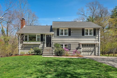 72 Oakcrest Rd, Needham, MA, 02492-1530 | Card Image