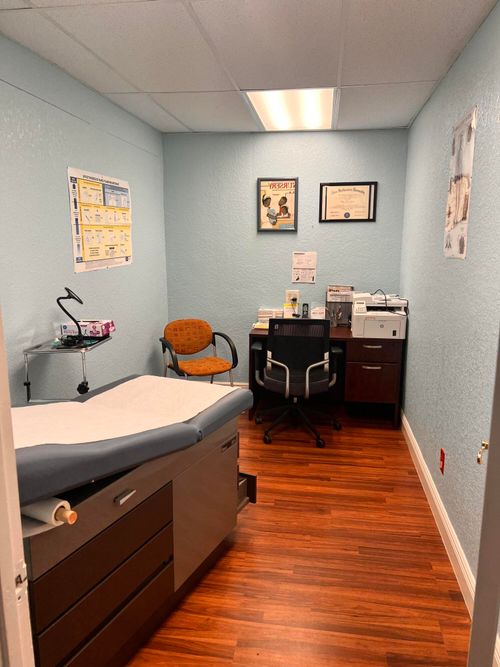207-2331 N State Road 7, LAUDERDALE LAKES, FL, 33313-3748 | Card Image