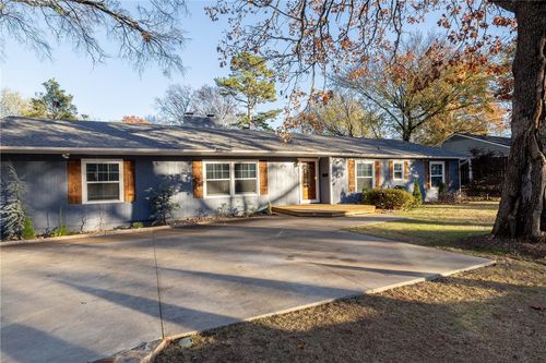 1136 N Hillcrest Avenue, Fayetteville, AR, 72703 | Card Image