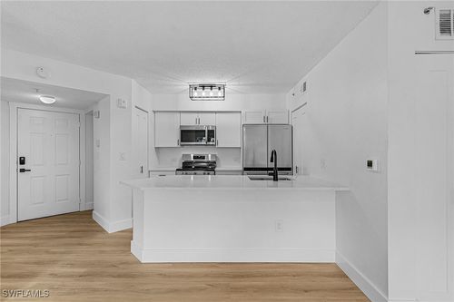 apt-817-8950 Colonnades Ct E, BONITA SPRINGS, FL, 34135-7866 | Card Image