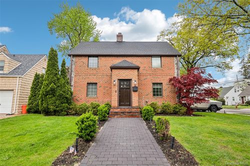57 Berkley Rd, Mineola, NY, 11501-4603 | Card Image