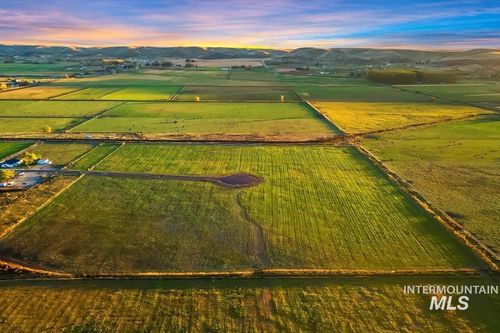 10160 Clear View Ln, Emmett, ID, 83617-8032 | Card Image