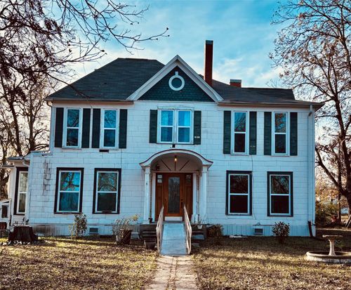 725 W 10th St, Bonham, TX, 75418-3428 | Card Image