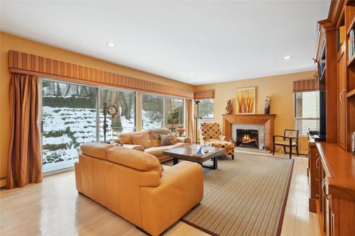 3 Verity Ln, Roslyn, NY, 11576-2043 | Card Image