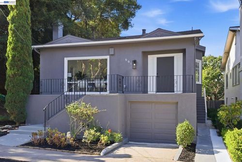 661 Brookwood Pl, Oakland, CA, 94610-2301 | Card Image