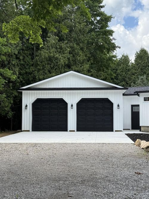 2200 Waterman Rd, Mayville, MI, 48744-9752 | Card Image