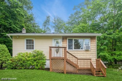 3 Adelphi Trl, Hopatcong, NJ, 07843-1745 | Card Image