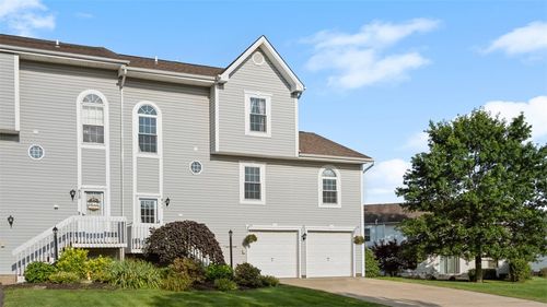 811-811 Sunset Cir, Cranberry Twp, PA, 16066-6785 | Card Image
