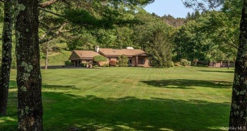 22 Tannen Dr, Pleasant Valley, NY, 12569-7044 | Card Image