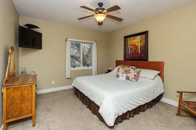 8121 Oak Ridge Dr, Home with 5 bedrooms, 3 bathrooms and null parking in Dexter IA | Image 20