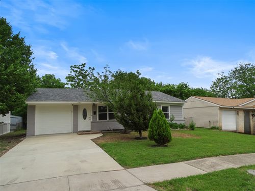 202 E Cober Dr, Grand Prairie, TX, 75051-4080 | Card Image