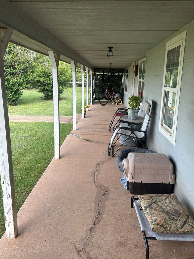 Porch with a lawn | Image 4