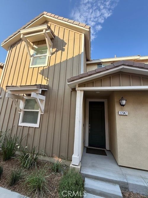 17047 Zion Dr, Canyon Country, CA, 91387-8808 | Card Image