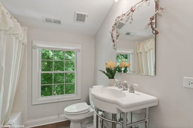 104 Walnut St, House other with 5 bedrooms, 5 bathrooms and 2 parking in Clarendon Hills IL | Image 24