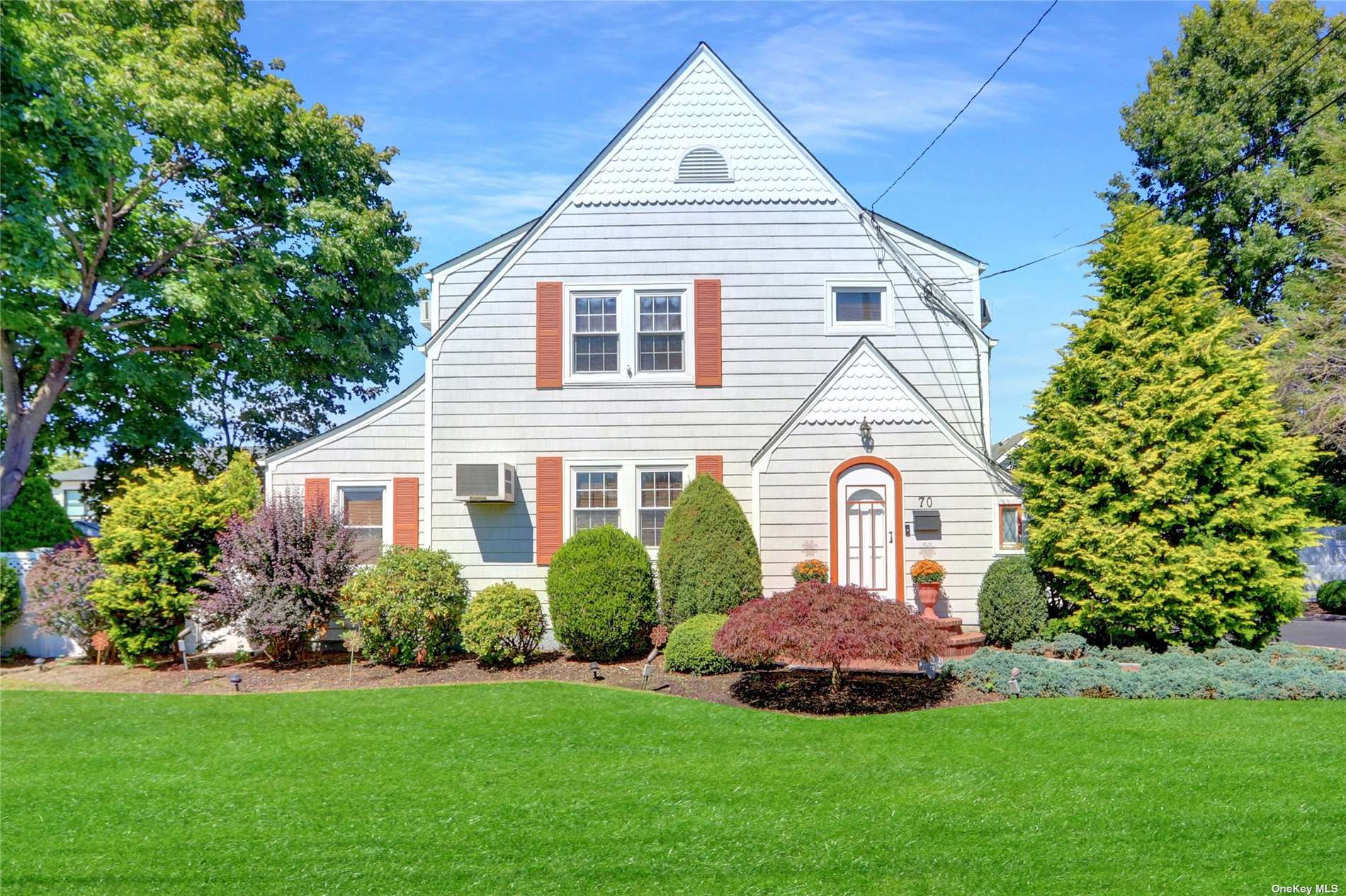 Walter Ave, Hicksville, NY 11801