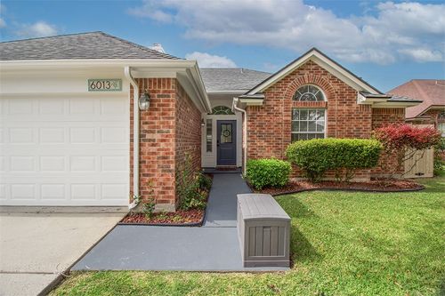 6013 Sutherland Dr, Corpus Christi, TX, 78414-3026 | Card Image