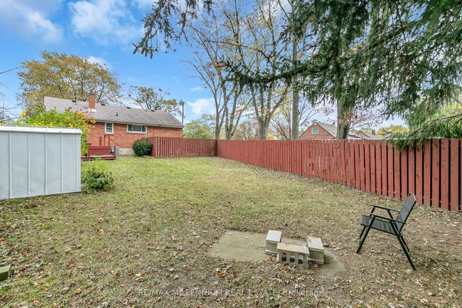 991 Parkview Ave, House other with 5 bedrooms, 2 bathrooms and 2 parking in Windsor ON | Image 26