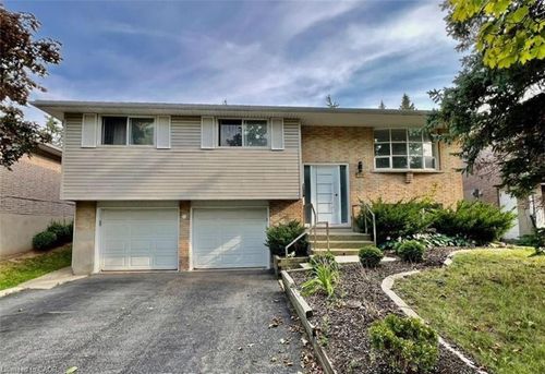 213 Northlake Dr, Waterloo, ON, N2V1A6 | Card Image