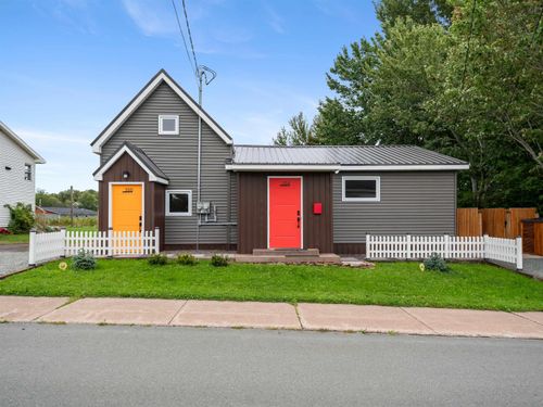 350-354 Tremont St, New Glasgow, NS, B2H3Z7 | Card Image