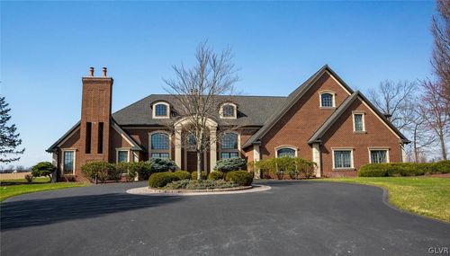 433 Little Creek Dr, Nazareth, PA, 18064-8577 | Card Image