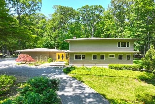 2 Wooded Ct, Lloyd Harbor, NY, 11743-9728 | Card Image