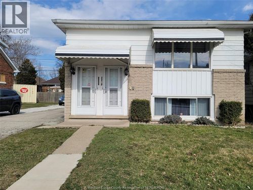 upper-2240 Howard Ave, Windsor, ON, N8X3V1 | Card Image