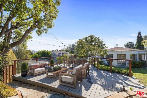 486 Denslow Ave, Los Angeles, CA, 90049 | Card Image