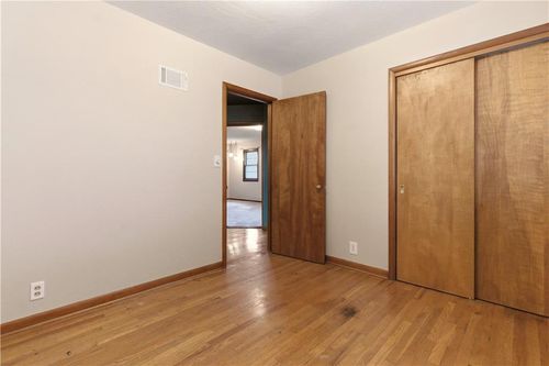 800 Sw 17th St, Blue Springs, MO, 64015-4140 | Card Image