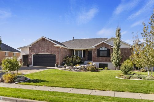 2011 Hill St, Kaysville, UT, 84037-9697 | Card Image