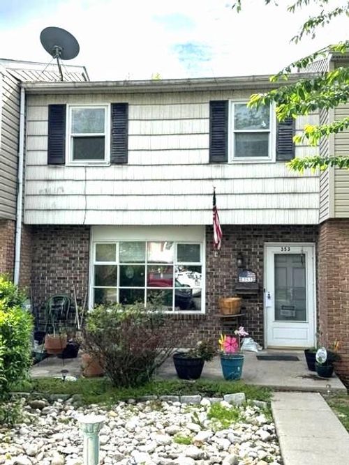 353 Washington St, PENNSBURG, PA, 18073-1823 | Card Image