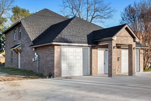 2004 W 2nd Ave, Corsicana, TX, 75110-2510 | Card Image