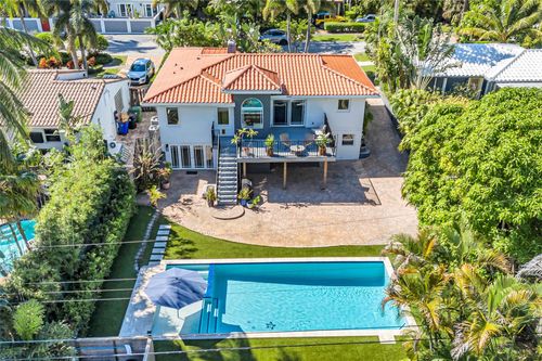 744 Ne 18th Ave, Fort Lauderdale, FL, 33304-3410 | Card Image