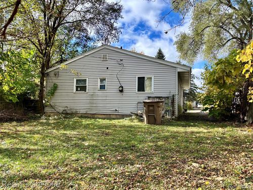 414 Kenilworth Ave, Pontiac, MI, 48342-1840 | Card Image