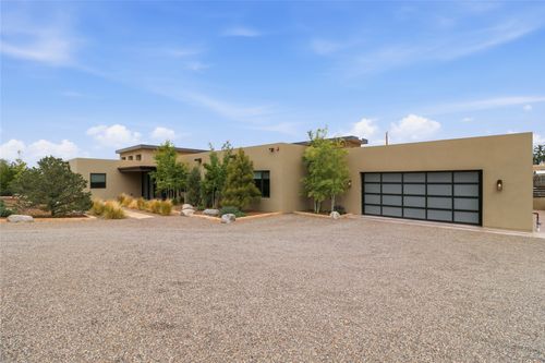 123 E Lupita Rd, Santa Fe, NM, 87505-4715 | Card Image