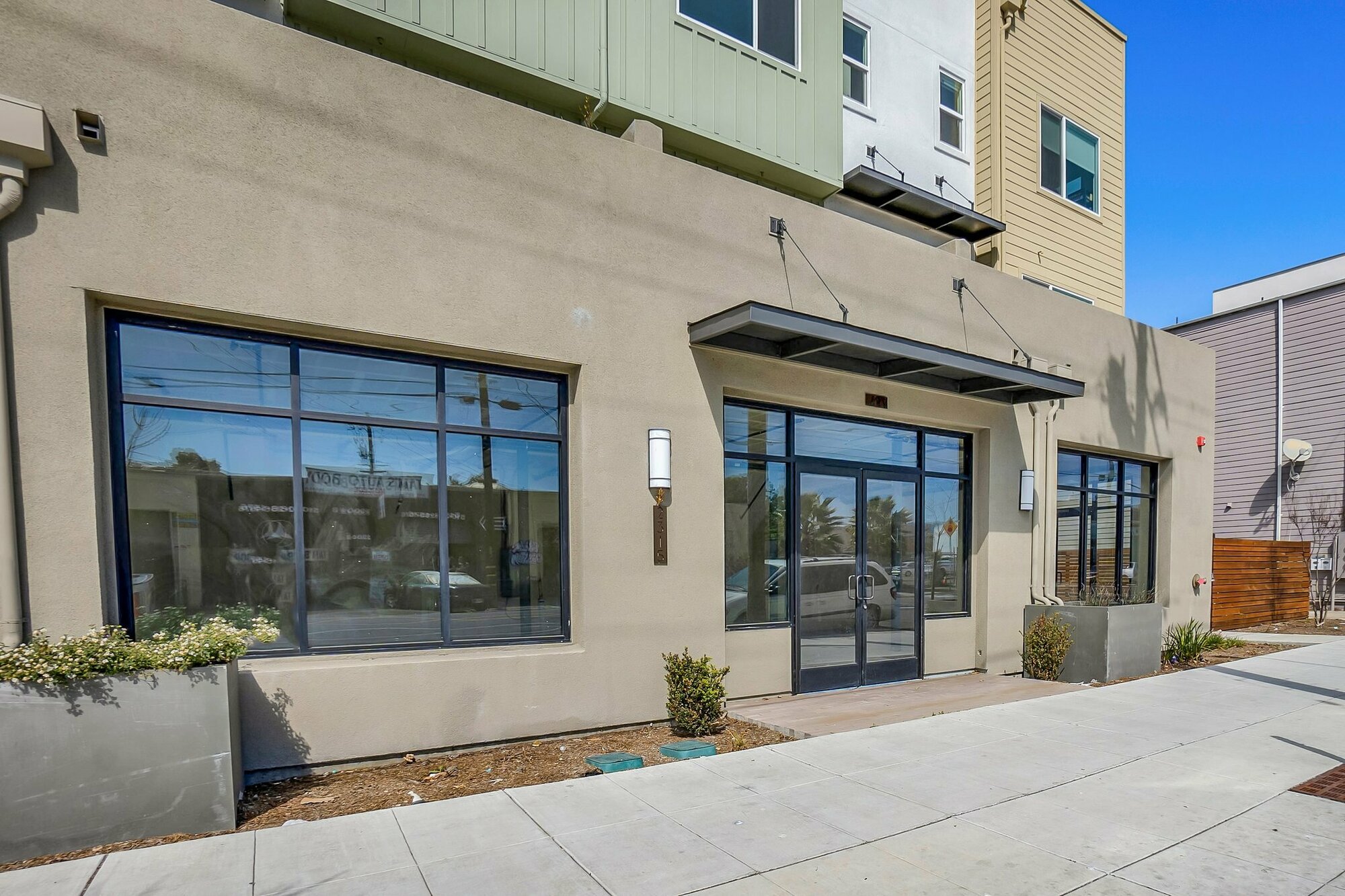 990 West Grand Ave, Oakland, CA 94607